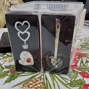 KATE ASPEN HEART SHAPED WINE STOPPER and MEASURING SPOON SET